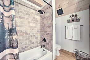 Luxe Log Cabin w/ Modern Finishes & Mtn Views