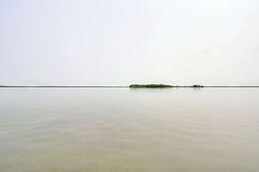 Pelican Lake Retreat w/ Fire Pit, Dock & Grill!