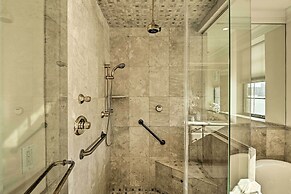 Spacious Indianapolis Condo w/ Private Gym!