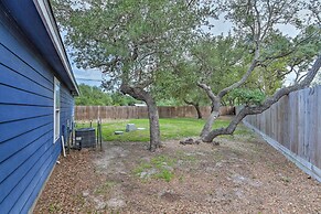 Pet-friendly Rockport Home ~ 4 Mi to Beach!