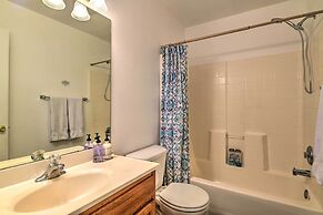 Pet-friendly Rockport Home ~ 4 Mi to Beach!