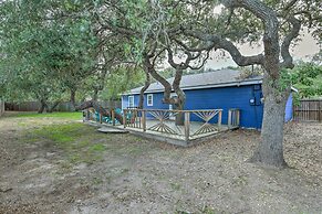 Pet-friendly Rockport Home ~ 4 Mi to Beach!