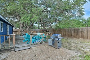 Pet-friendly Rockport Home ~ 4 Mi to Beach!