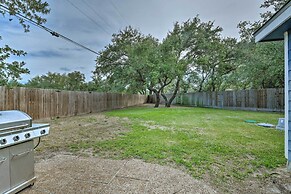 Pet-friendly Rockport Home ~ 4 Mi to Beach!