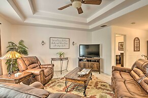 Pet-friendly Rockport Home ~ 4 Mi to Beach!