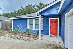 Pet-friendly Rockport Home ~ 4 Mi to Beach!