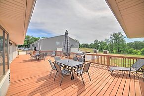 Near Boat Launch: Pet-friendly Grass Lake Getaway