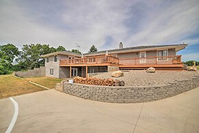 Near Boat Launch: Pet-friendly Grass Lake Getaway