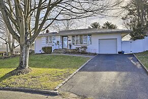 Quiet Commack Cottage w/ Pool, 8 Mi to Beach!