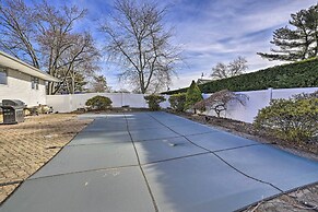 Quiet Commack Cottage w/ Pool, 8 Mi to Beach!