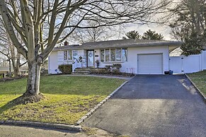 Quiet Commack Cottage w/ Pool, 8 Mi to Beach!