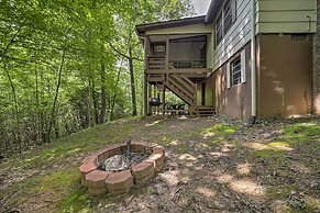 Smoky Mtn Hideaway: Screened Porch & Fire Pit