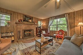 Smoky Mtn Hideaway: Screened Porch & Fire Pit