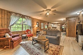 Smoky Mtn Hideaway: Screened Porch & Fire Pit