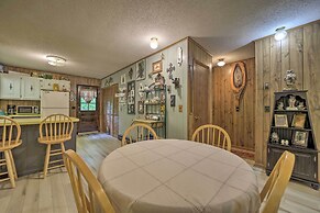 Smoky Mtn Hideaway: Screened Porch & Fire Pit