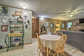 Smoky Mtn Hideaway: Screened Porch & Fire Pit