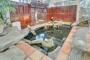 1 Mi to Lake Wallenpaupack: Spacious Poconos Villa