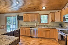 Step-free Pewaukee Home < 1 Mi From Lakes!