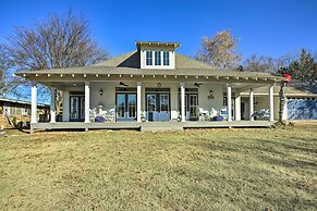 Spacious Kingston Home on Lake Texoma!
