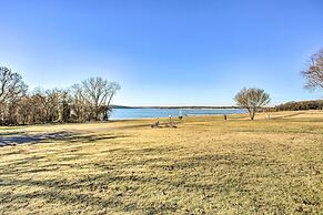 Spacious Kingston Home on Lake Texoma!