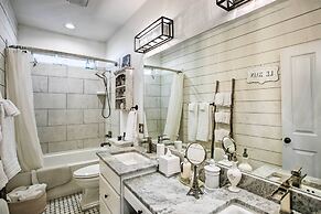 Spacious Kingston Home on Lake Texoma!