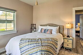 Spacious Kingston Home on Lake Texoma!