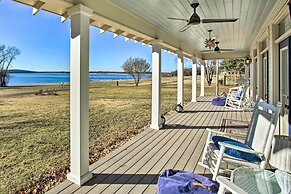 Spacious Kingston Home on Lake Texoma!