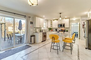 Hot Tub & Fire Pit: Family Home in Tobyhanna