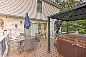 Hot Tub & Fire Pit: Family Home in Tobyhanna