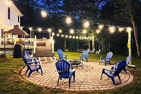 Hot Tub & Fire Pit: Family Home in Tobyhanna