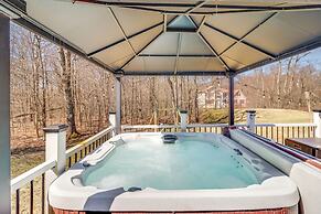 Hot Tub & Fire Pit: Family Home in Tobyhanna