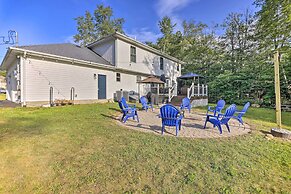 Hot Tub & Fire Pit: Family Home in Tobyhanna