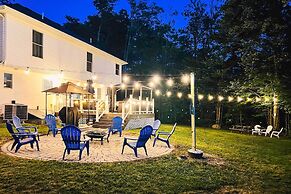 Hot Tub & Fire Pit: Family Home in Tobyhanna