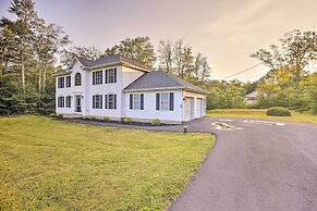 Hot Tub & Fire Pit: Family Home in Tobyhanna