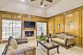 Spacious Houston Getaway ~ 23 Mi to Downtown!
