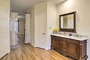 Spacious Houston Getaway ~ 23 Mi to Downtown!