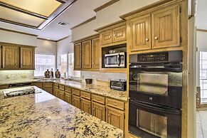 Spacious Houston Getaway ~ 23 Mi to Downtown!