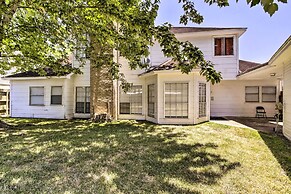 Spacious Houston Getaway ~ 23 Mi to Downtown!