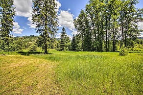 Private 2-acre Retreat w/ MTN Views, Walk to River