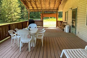 Private 2-acre Retreat w/ MTN Views, Walk to River