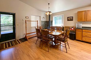 Private 2-acre Retreat w/ MTN Views, Walk to River