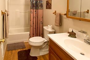 Private 2-acre Retreat w/ MTN Views, Walk to River