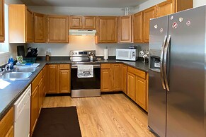 Private 2-acre Retreat w/ MTN Views, Walk to River