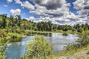 Private 2-acre Retreat w/ MTN Views, Walk to River