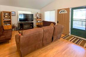 Private 2-acre Retreat w/ MTN Views, Walk to River