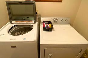 Private 2-acre Retreat w/ MTN Views, Walk to River