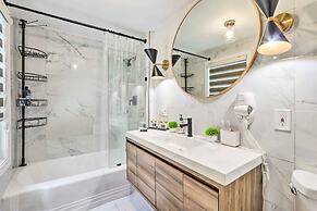 Upscale Waterbury Retreat w/ Indoor Hot Tub!