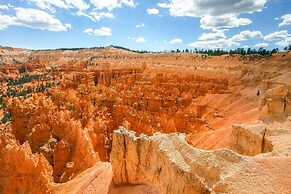 Scenic Large-group Retreat, 1 Mi to Bryce Canyon!