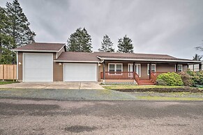 Pet-friendly PNW Home, 1 Mi to Rockaway Beach