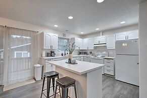 Pet-friendly PNW Home, 1 Mi to Rockaway Beach